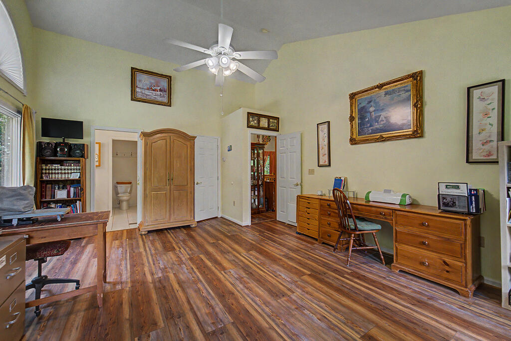 212 SYCAMORE DR