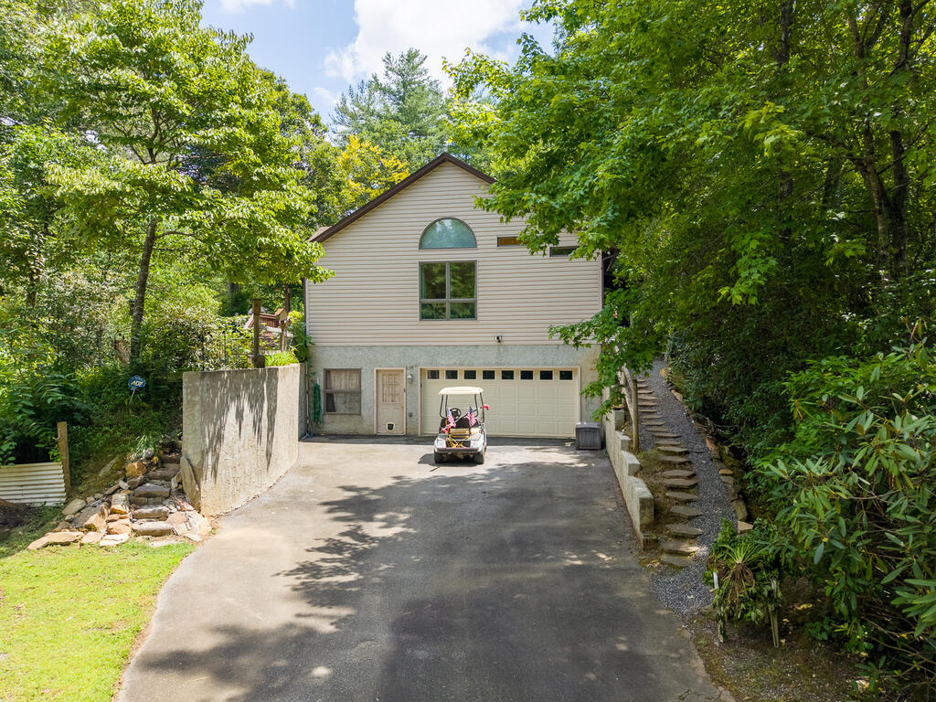 212 SYCAMORE DR