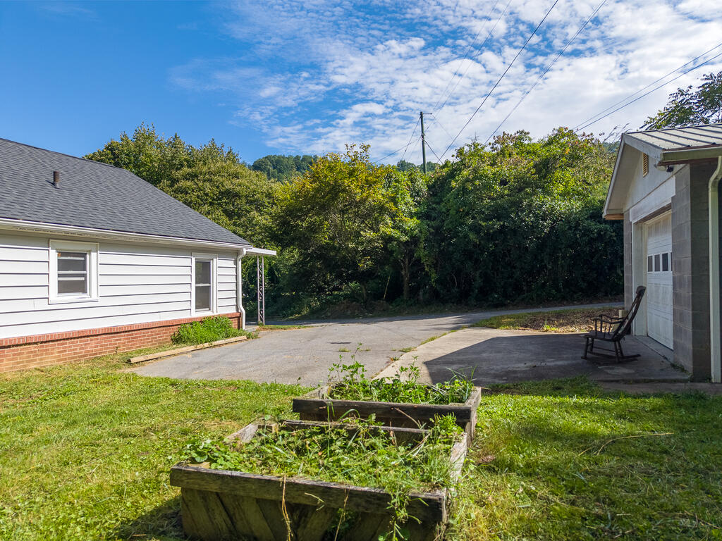 80 Nature Lane