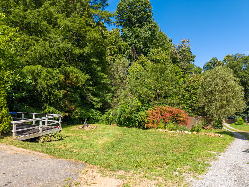 80 Nature Lane