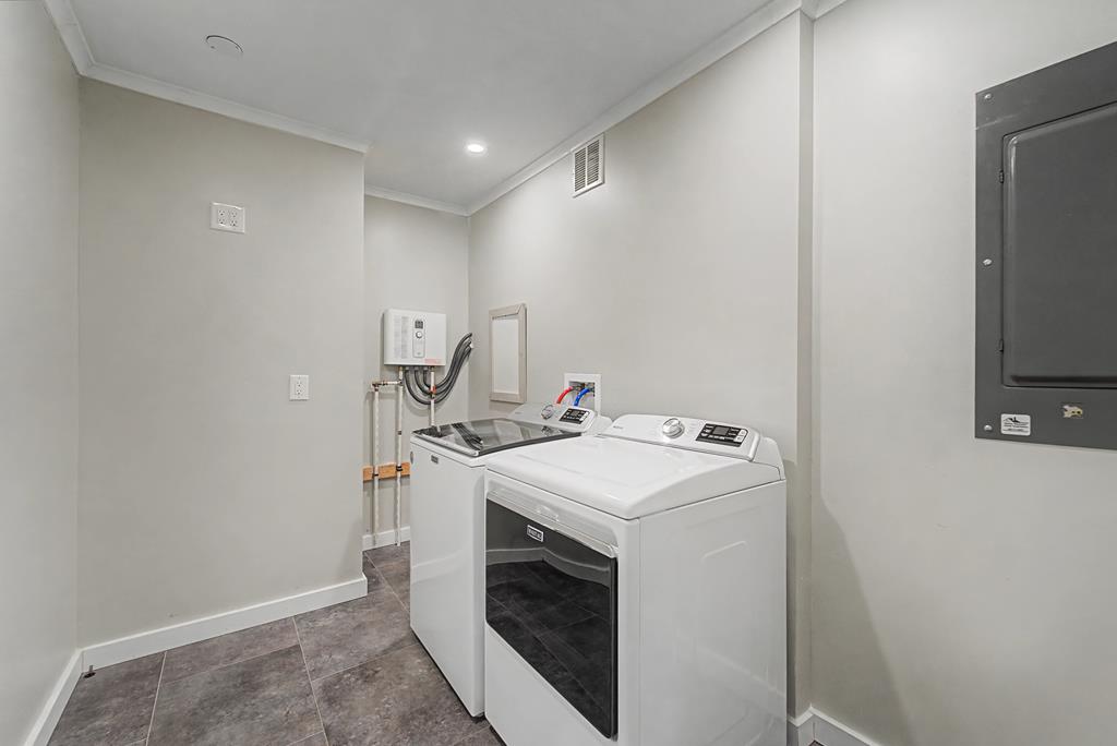 240 N Country Club Dr
