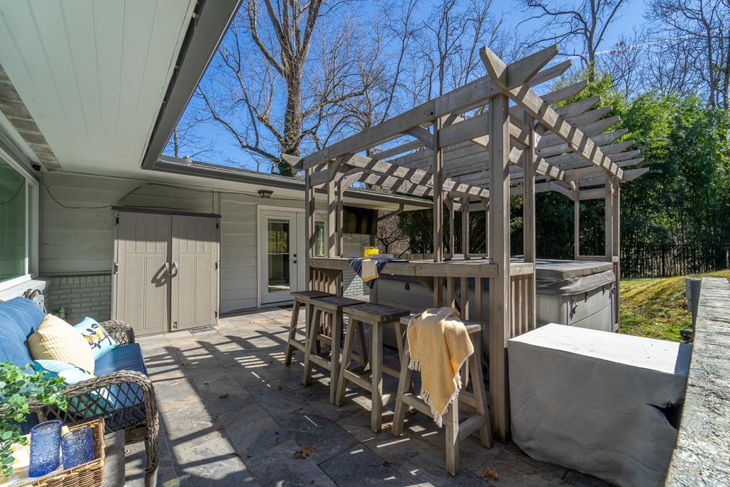 240 N Country Club Dr