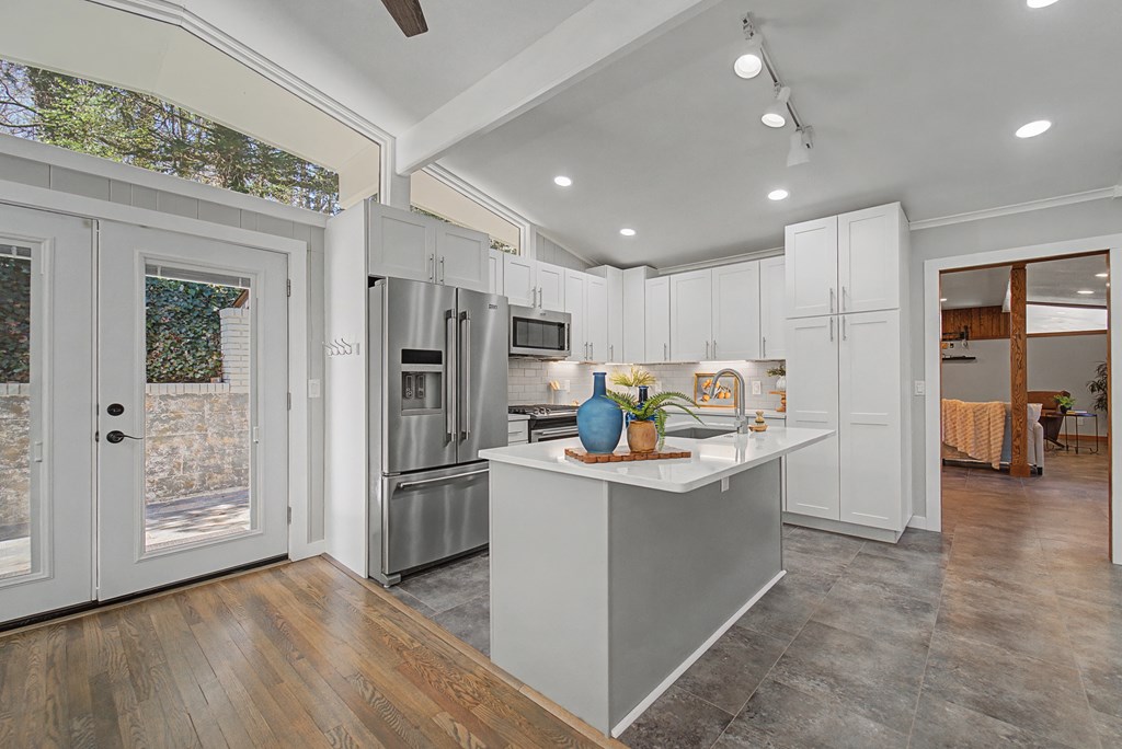 240 N Country Club Dr