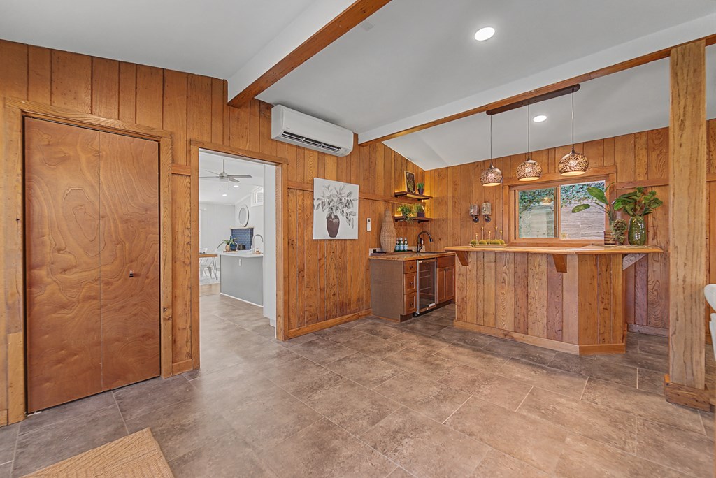240 N Country Club Dr