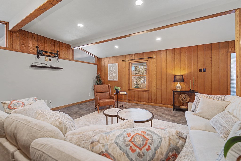 240 N Country Club Dr