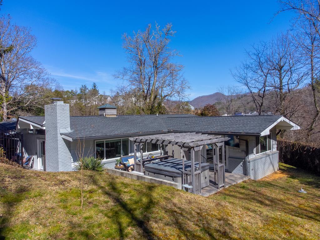 240 N Country Club Dr