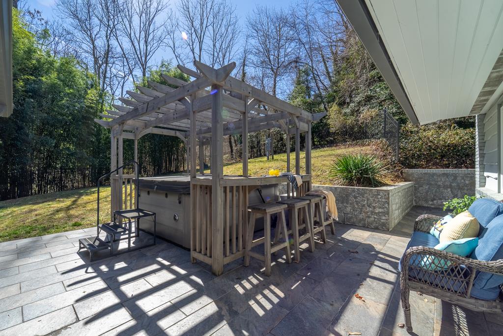 240 N Country Club Dr