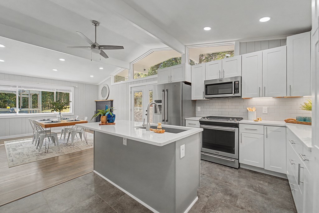 240 N Country Club Dr