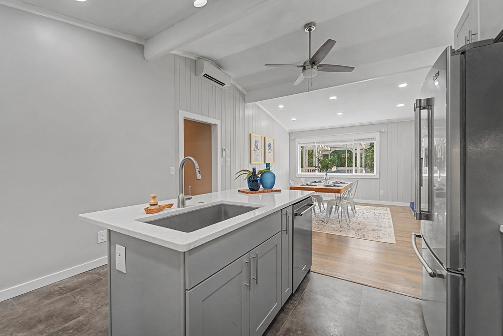 240 N Country Club Dr