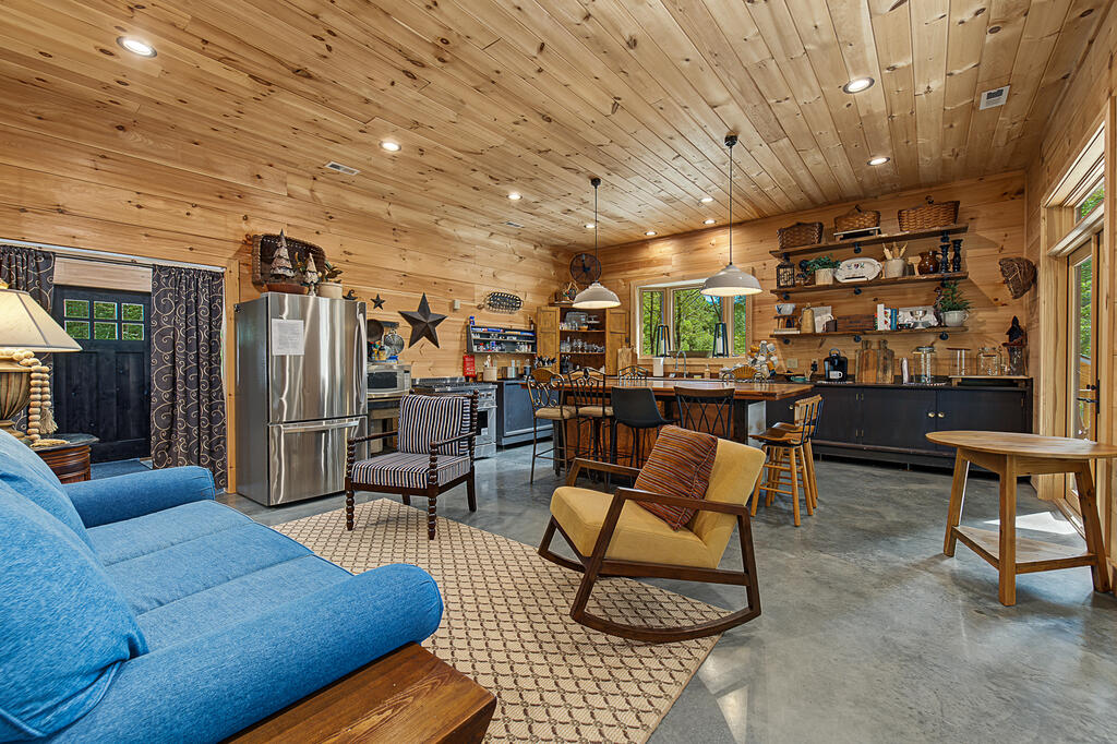 4017 Canada Rd