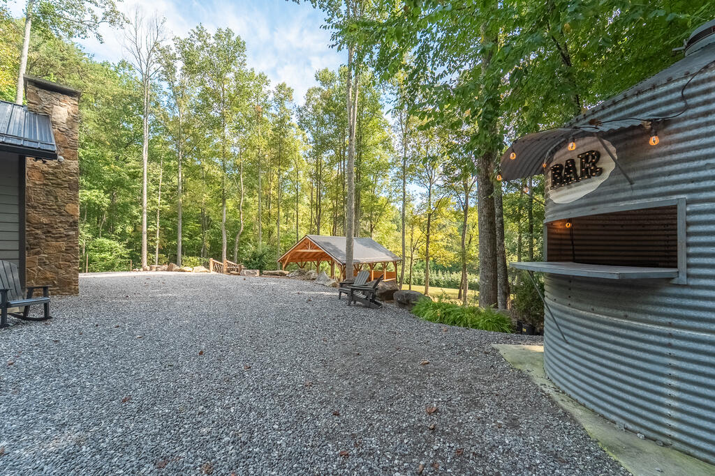 4017 Canada Rd
