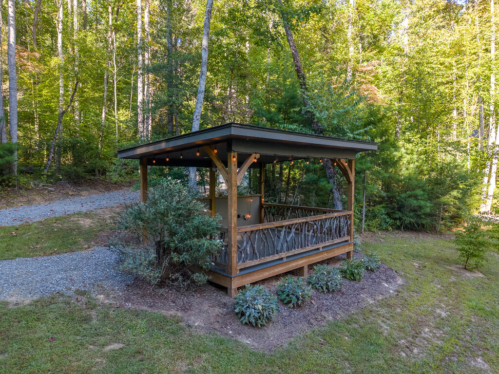 4017 Canada Rd
