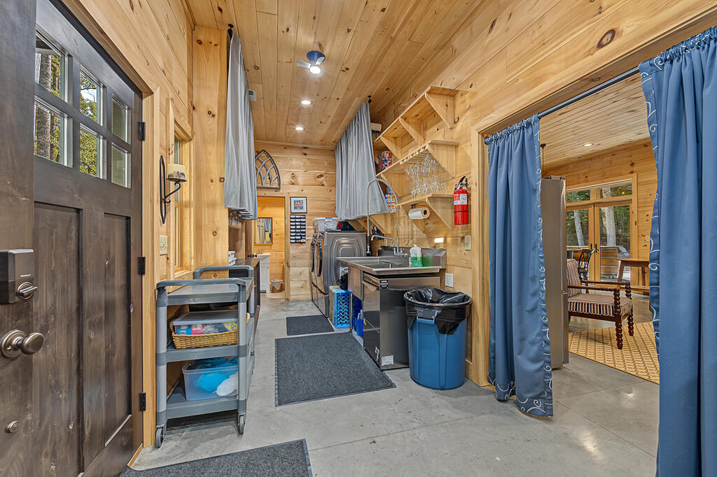 4017 Canada Rd