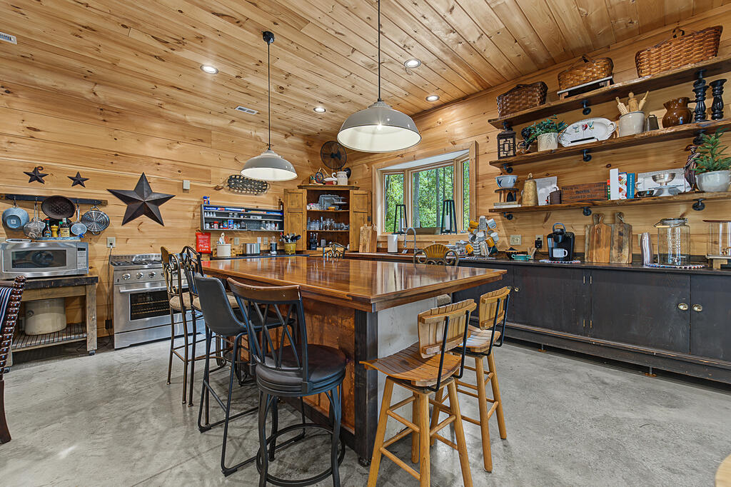 4017 Canada Rd