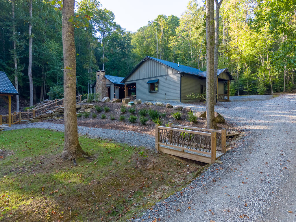 4017 Canada Rd