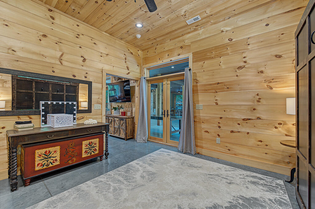 4017 Canada Rd