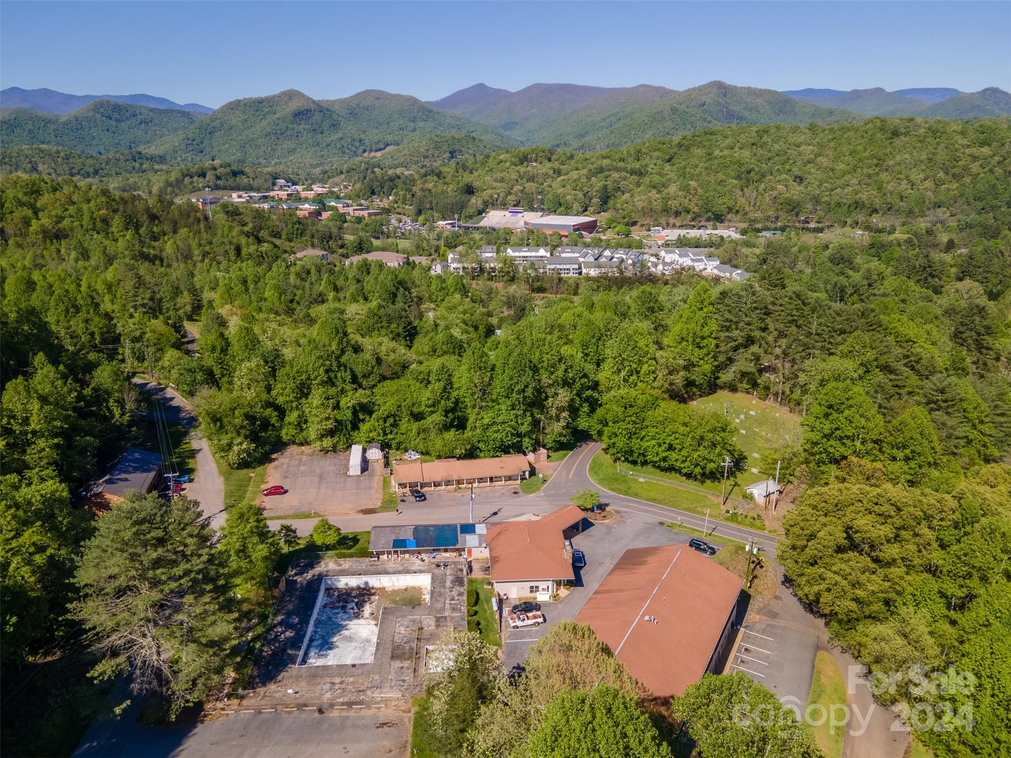616 N County Club Drive