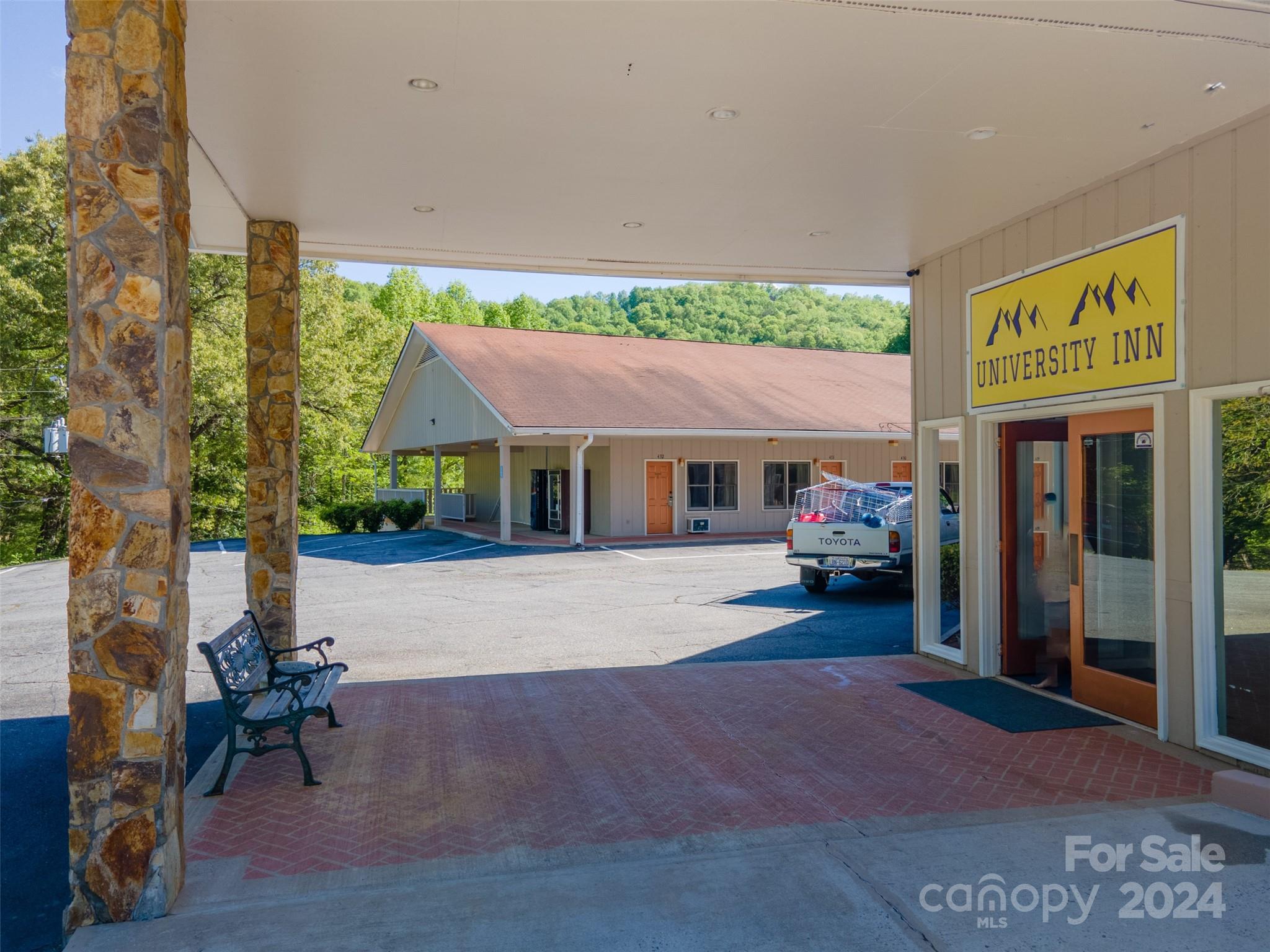 616 N County Club Drive