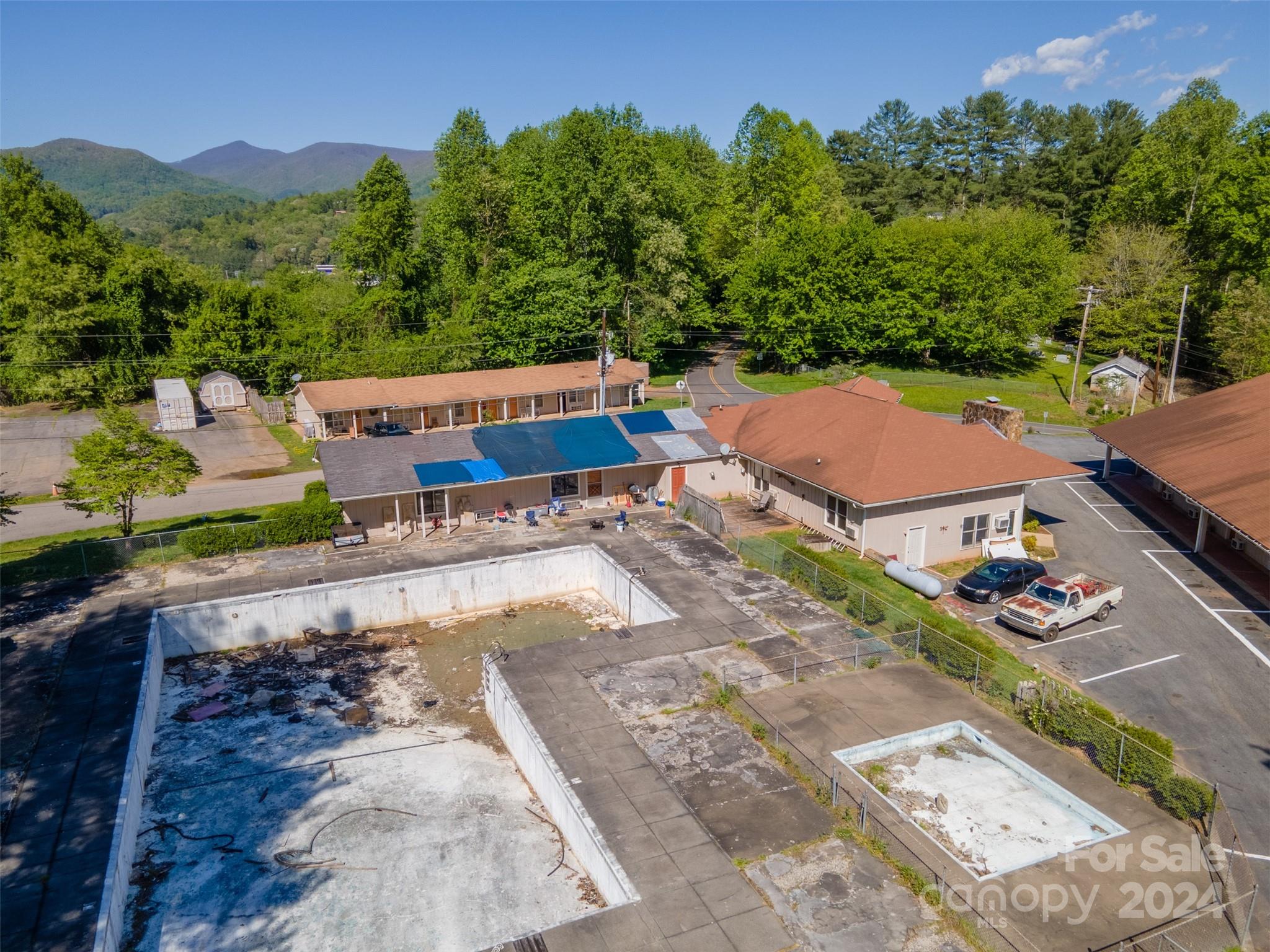 616 N County Club Drive