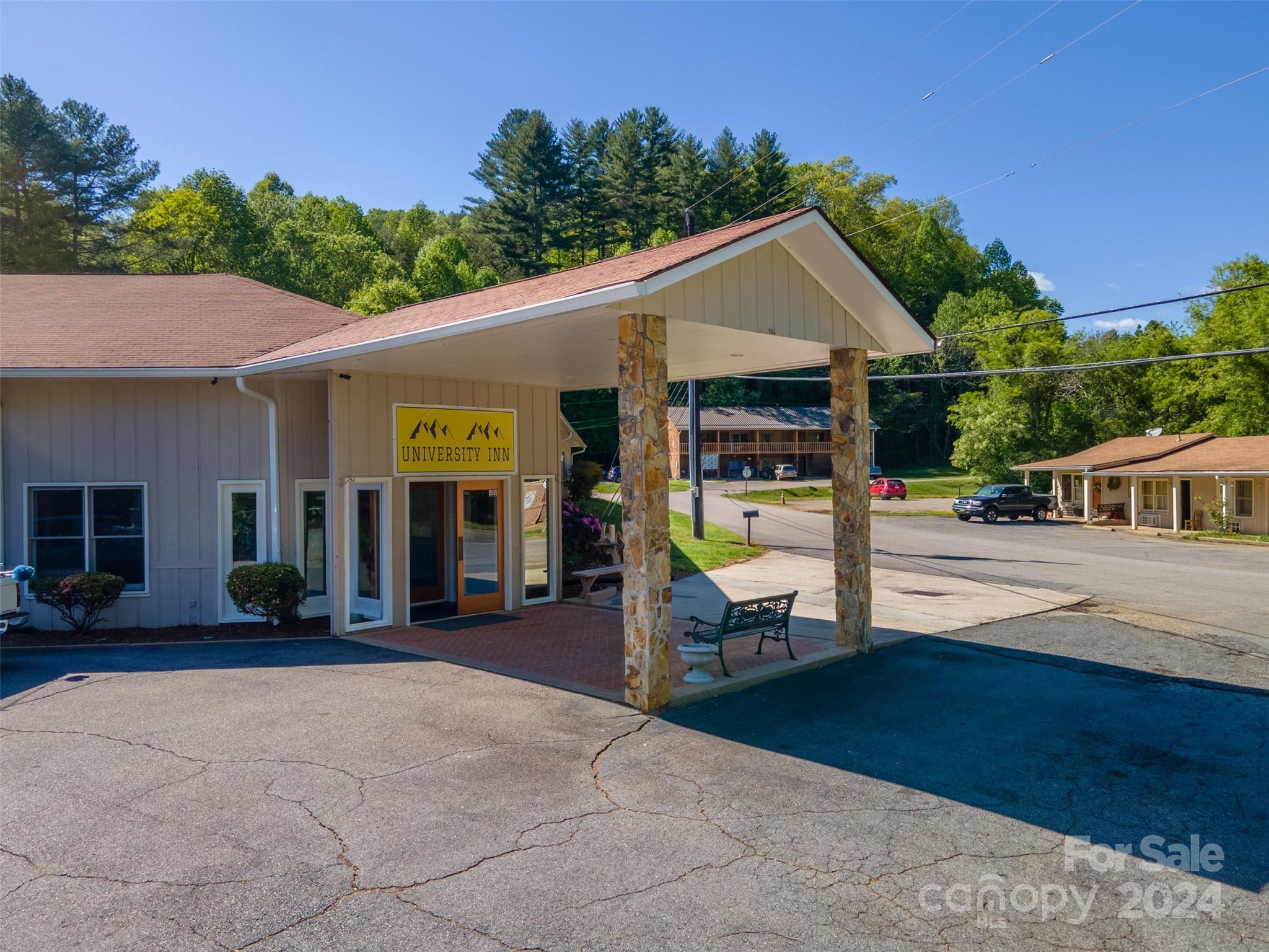 616 N County Club Drive