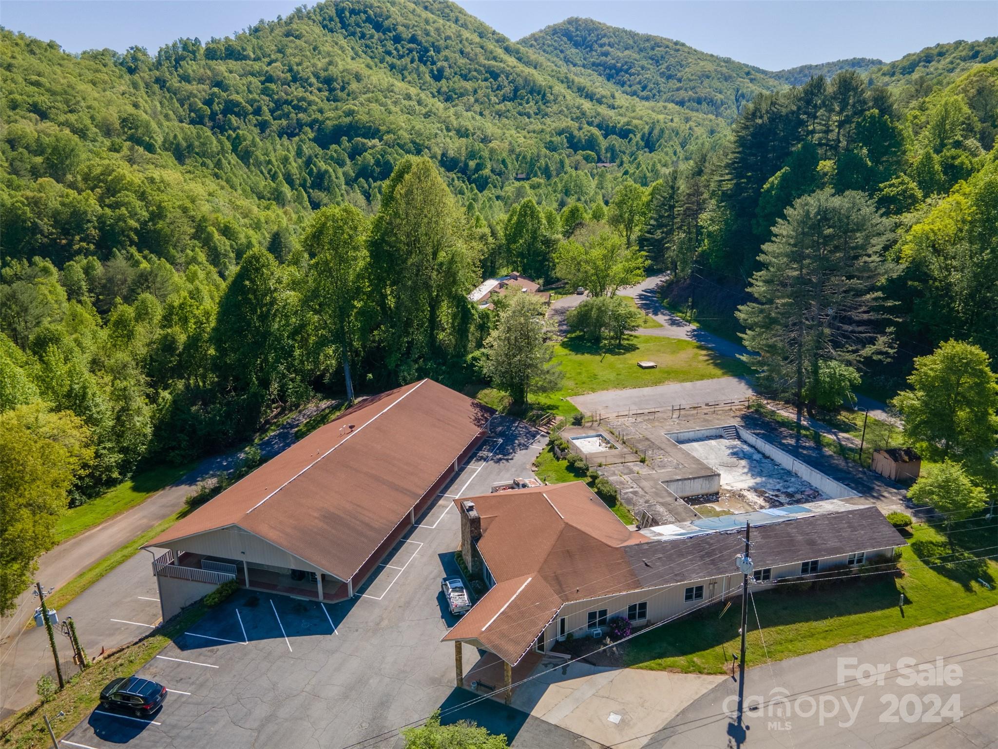 616 N County Club Drive