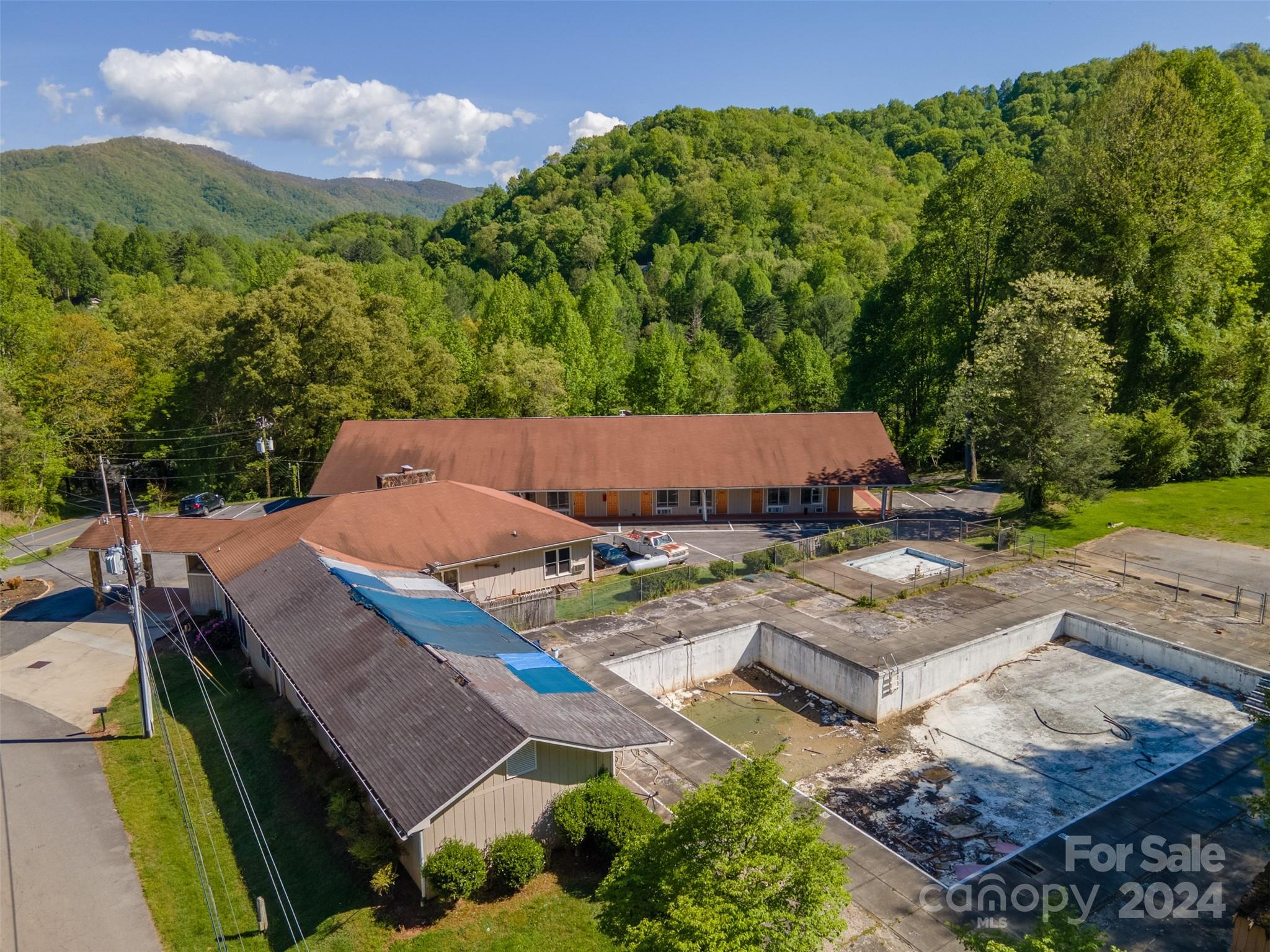 616 N County Club Drive