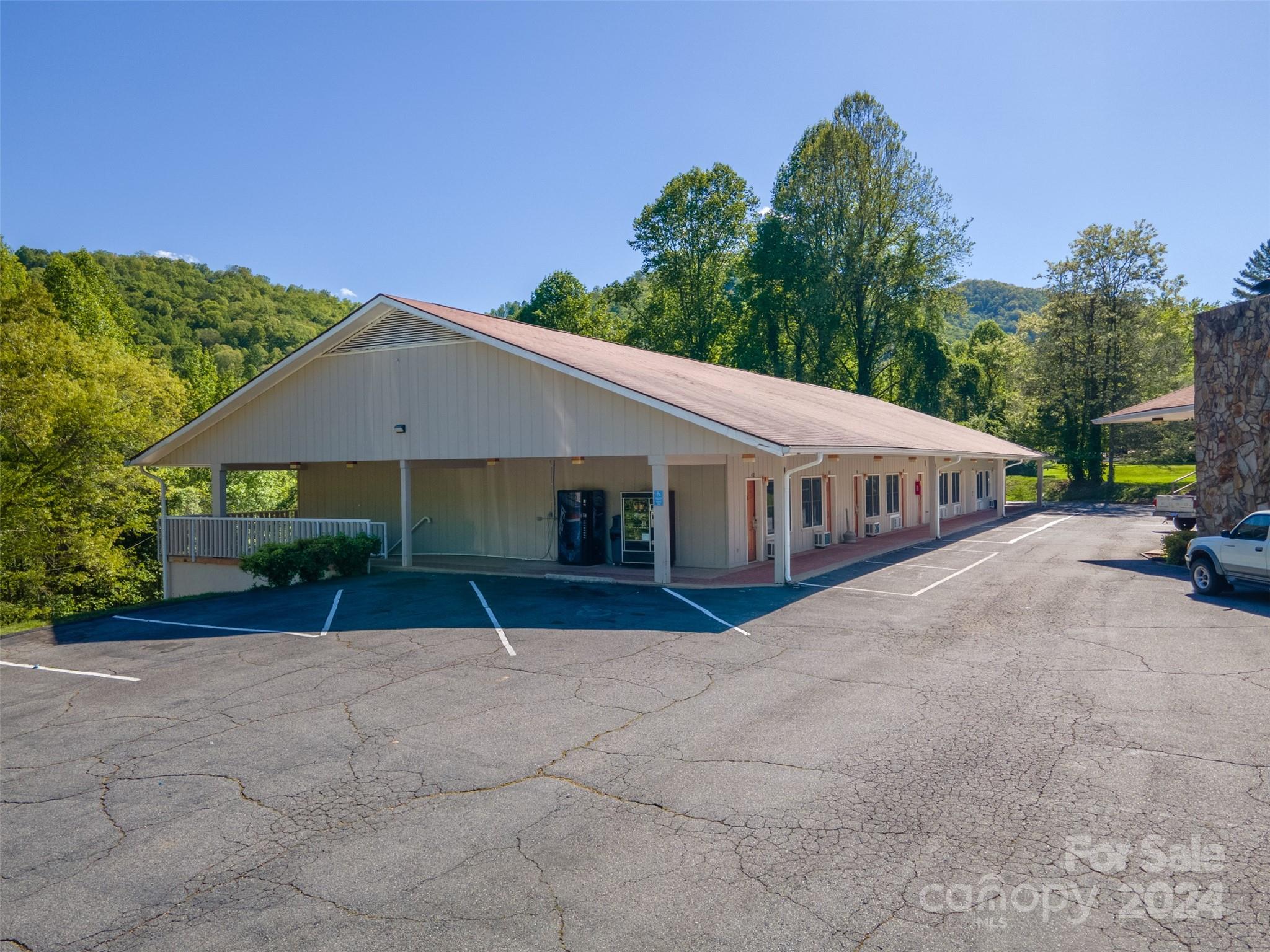 616 N County Club Drive