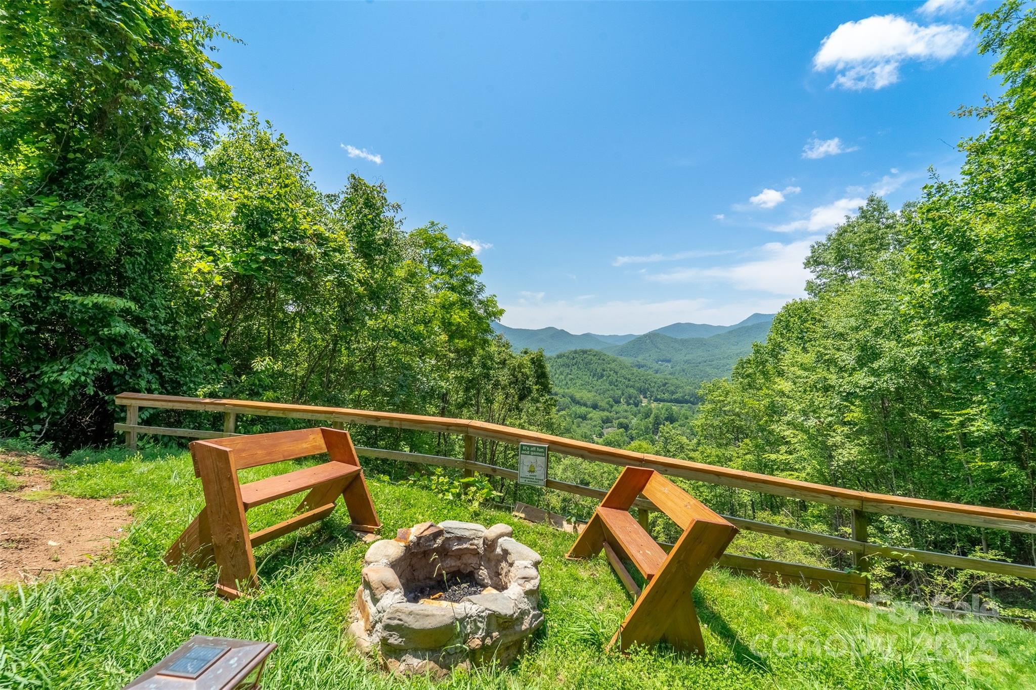 561 Signal Ridge