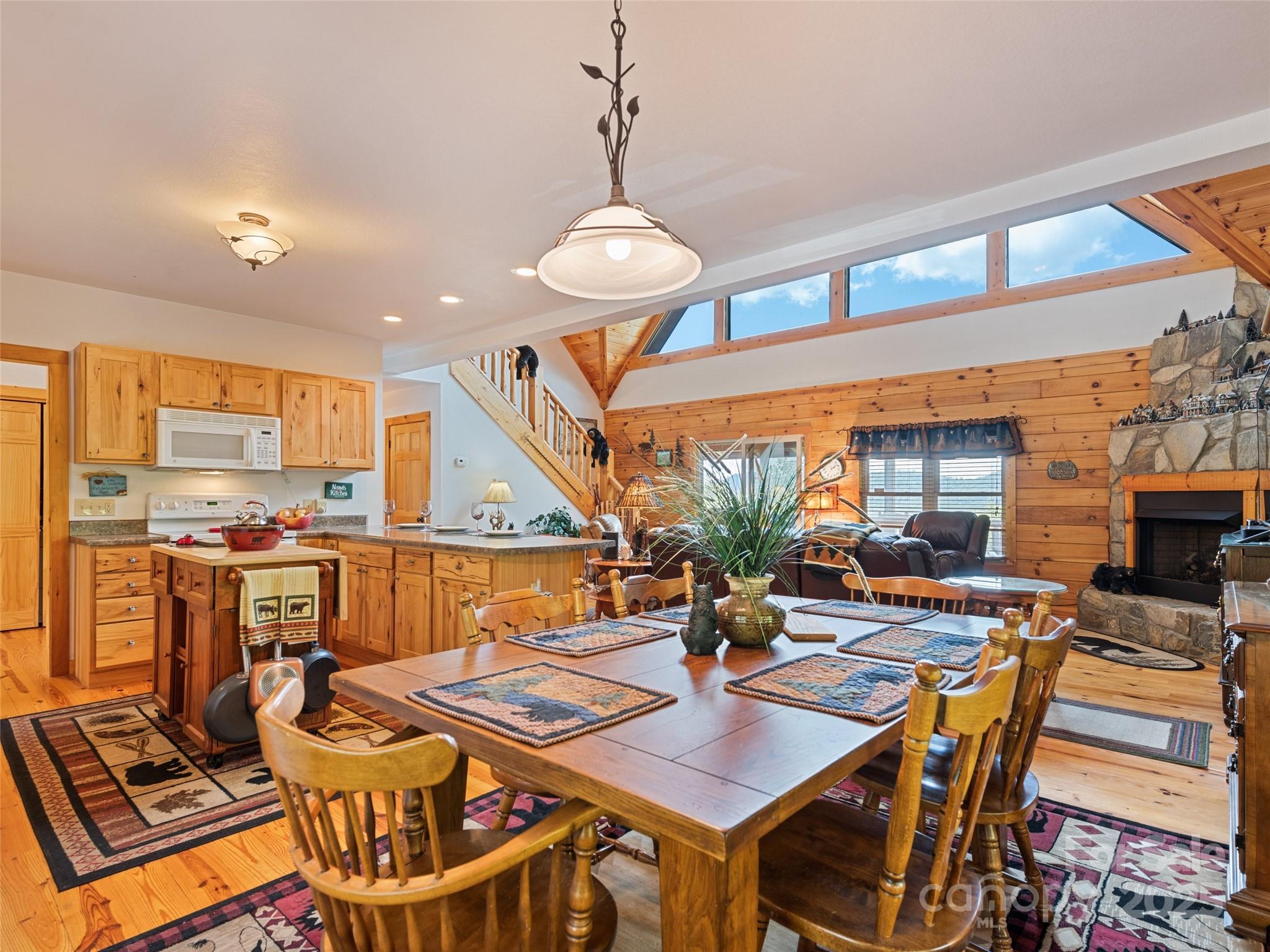 432 Raccoon Pointe