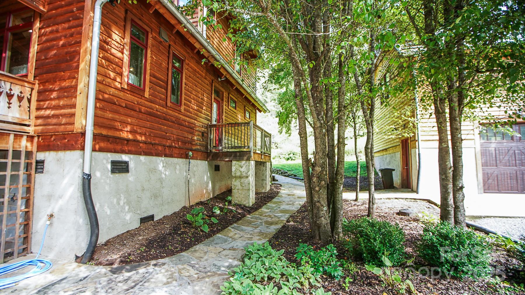 1048 S River Road