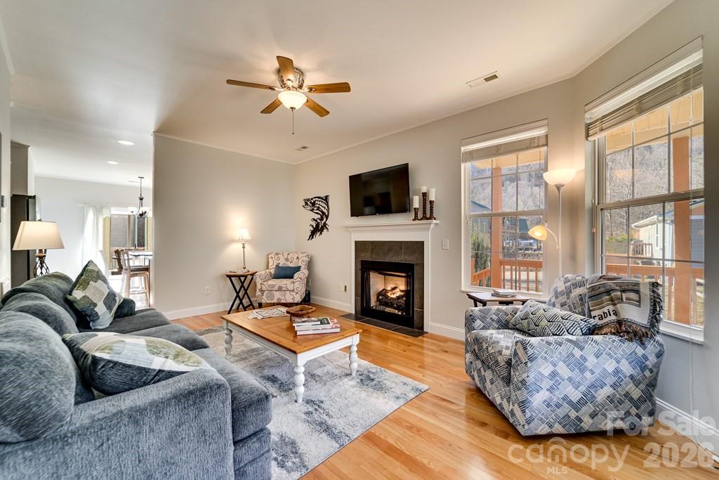 990 Hornet Drive