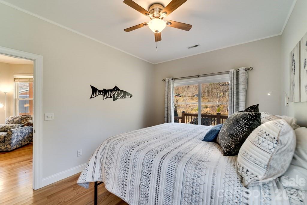 990 Hornet Drive