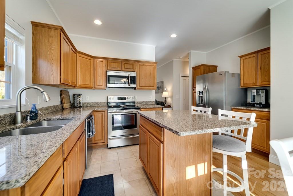 990 Hornet Drive