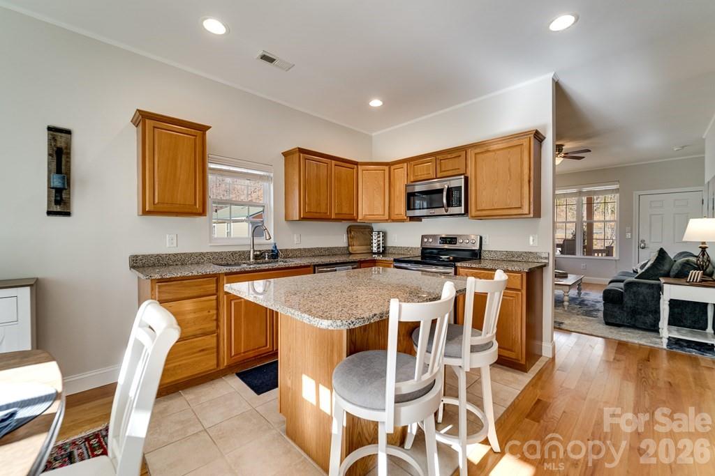 990 Hornet Drive
