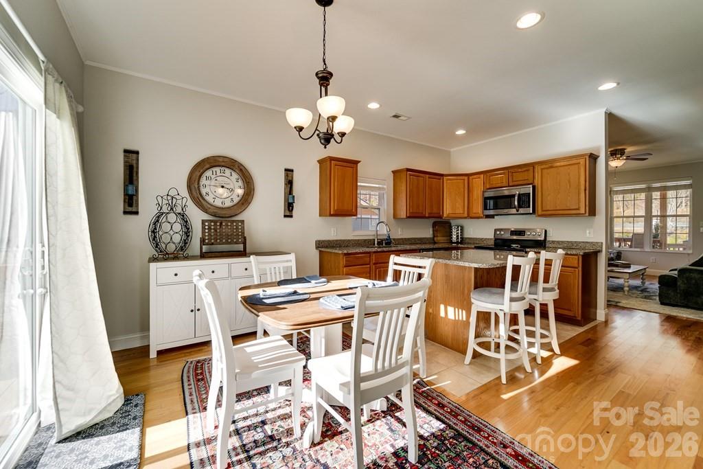990 Hornet Drive