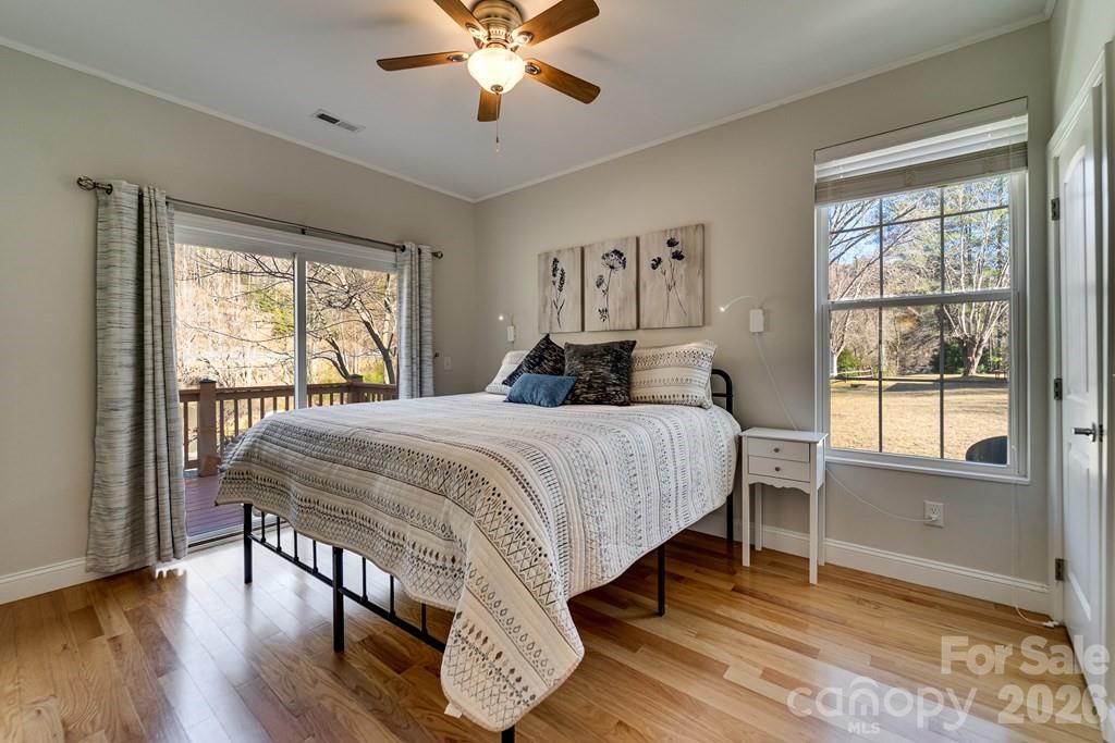 990 Hornet Drive