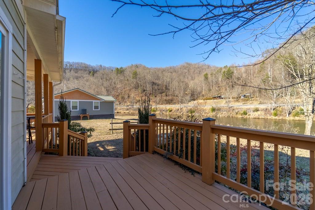 990 Hornet Drive