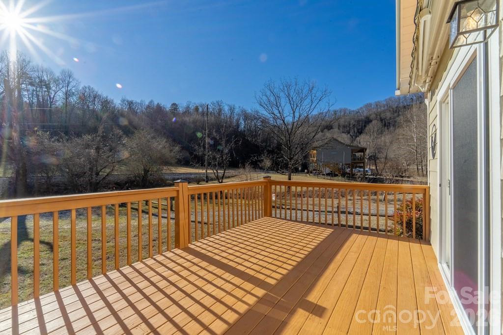 990 Hornet Drive