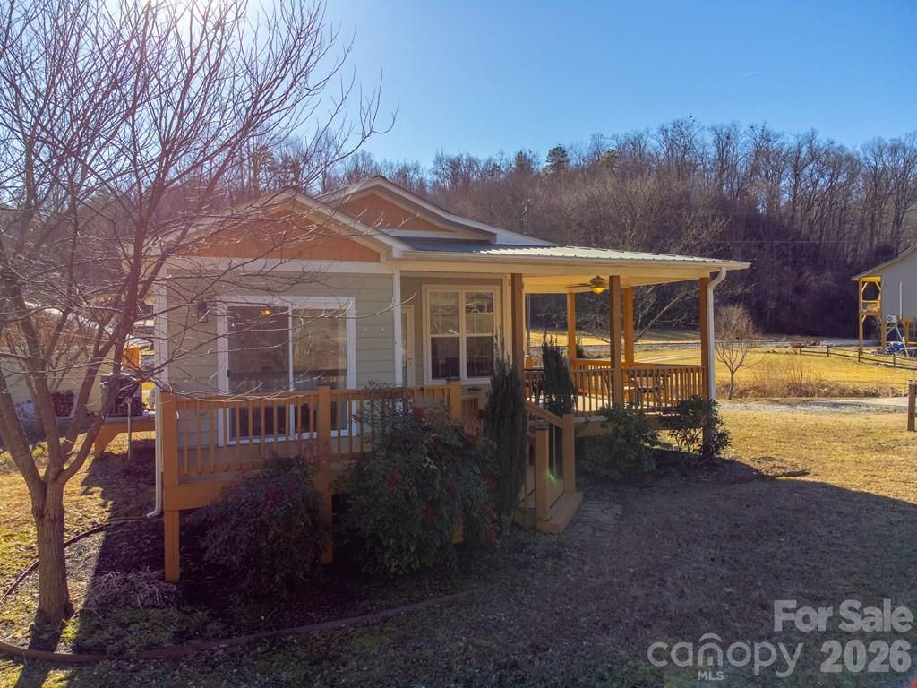 990 Hornet Drive