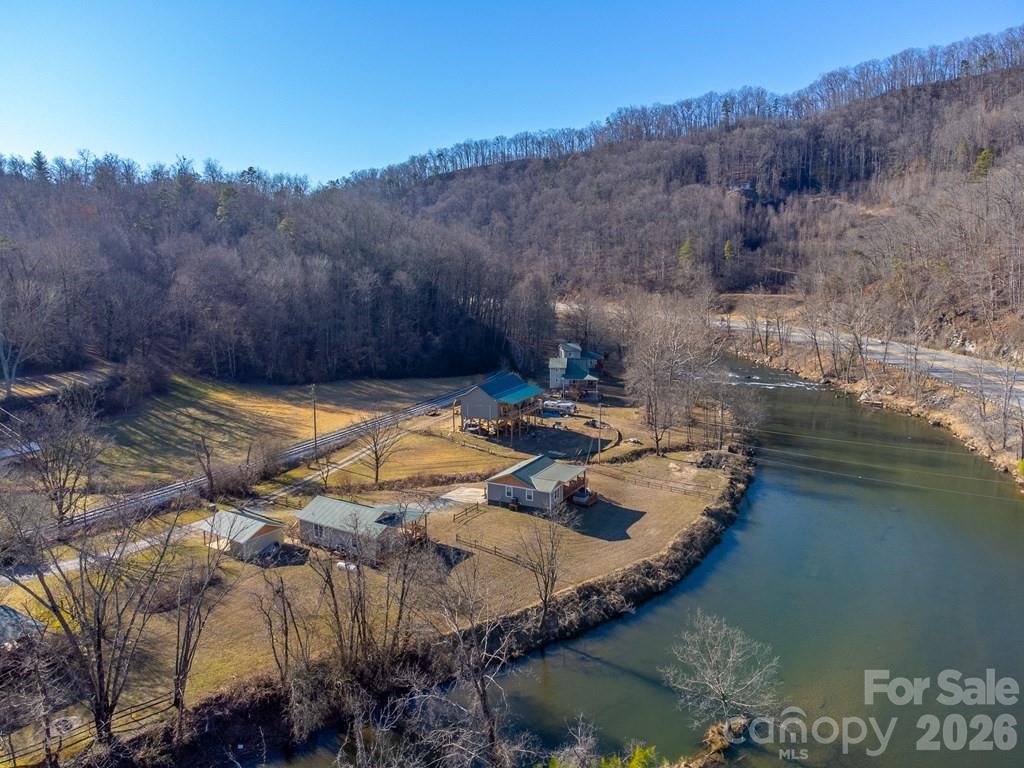 990 Hornet Drive