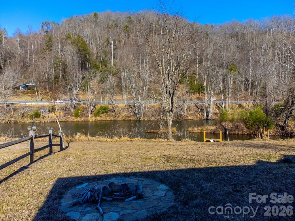 990 Hornet Drive