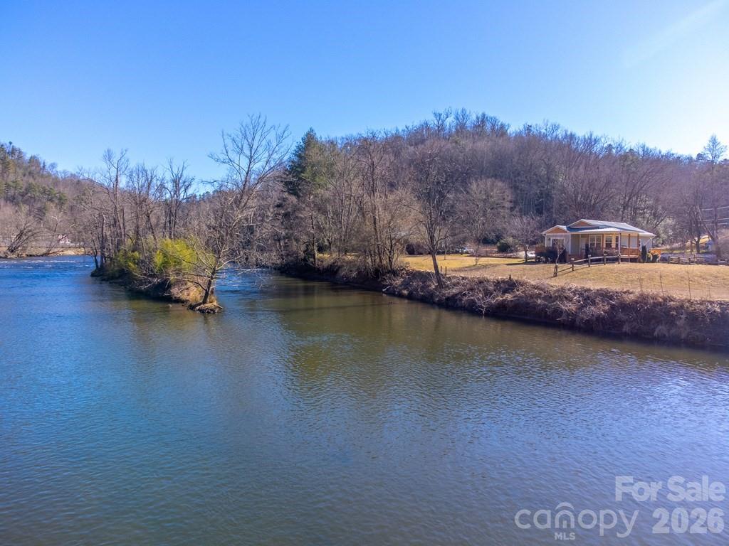 990 Hornet Drive