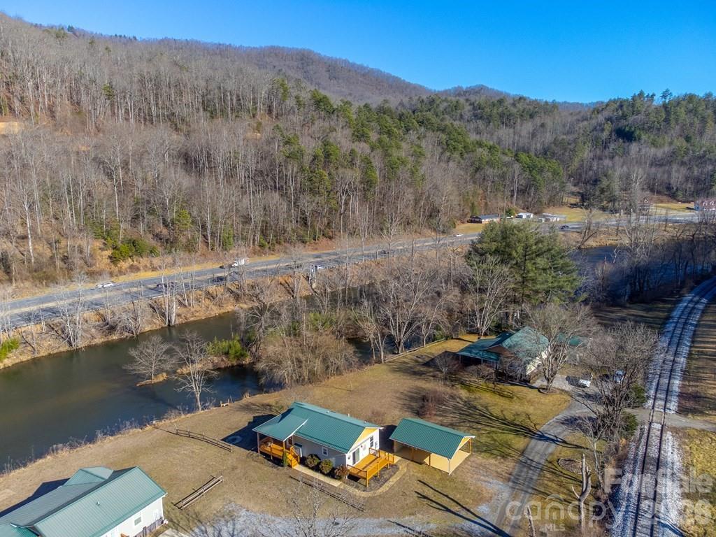 990 Hornet Drive