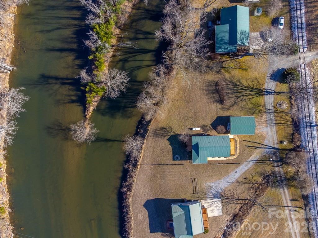 990 Hornet Drive