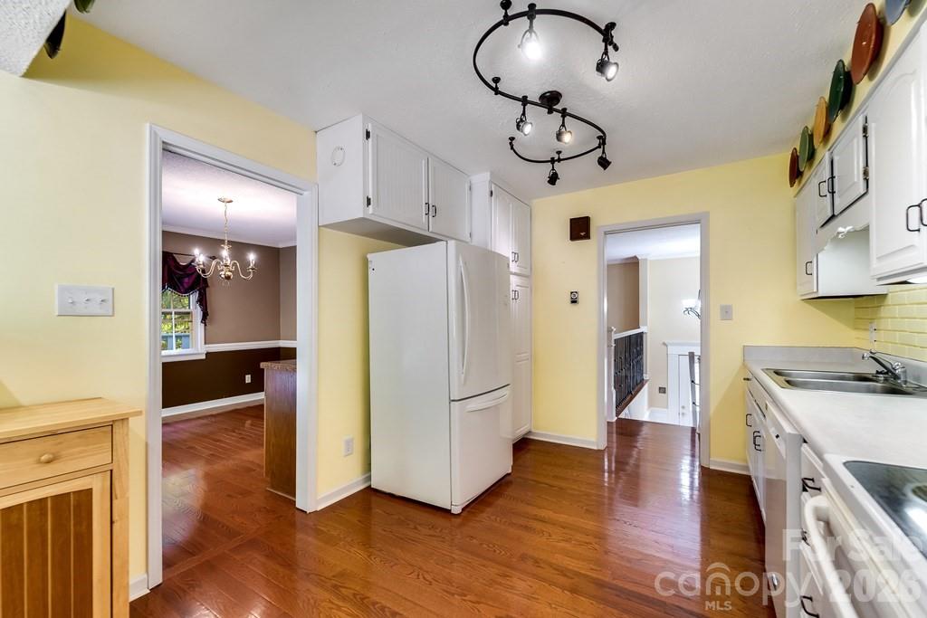 1168 North Country Club Drive