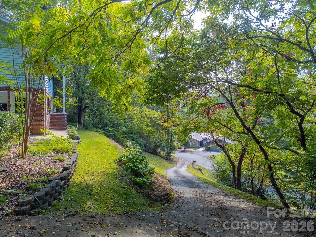 1168 North Country Club Drive