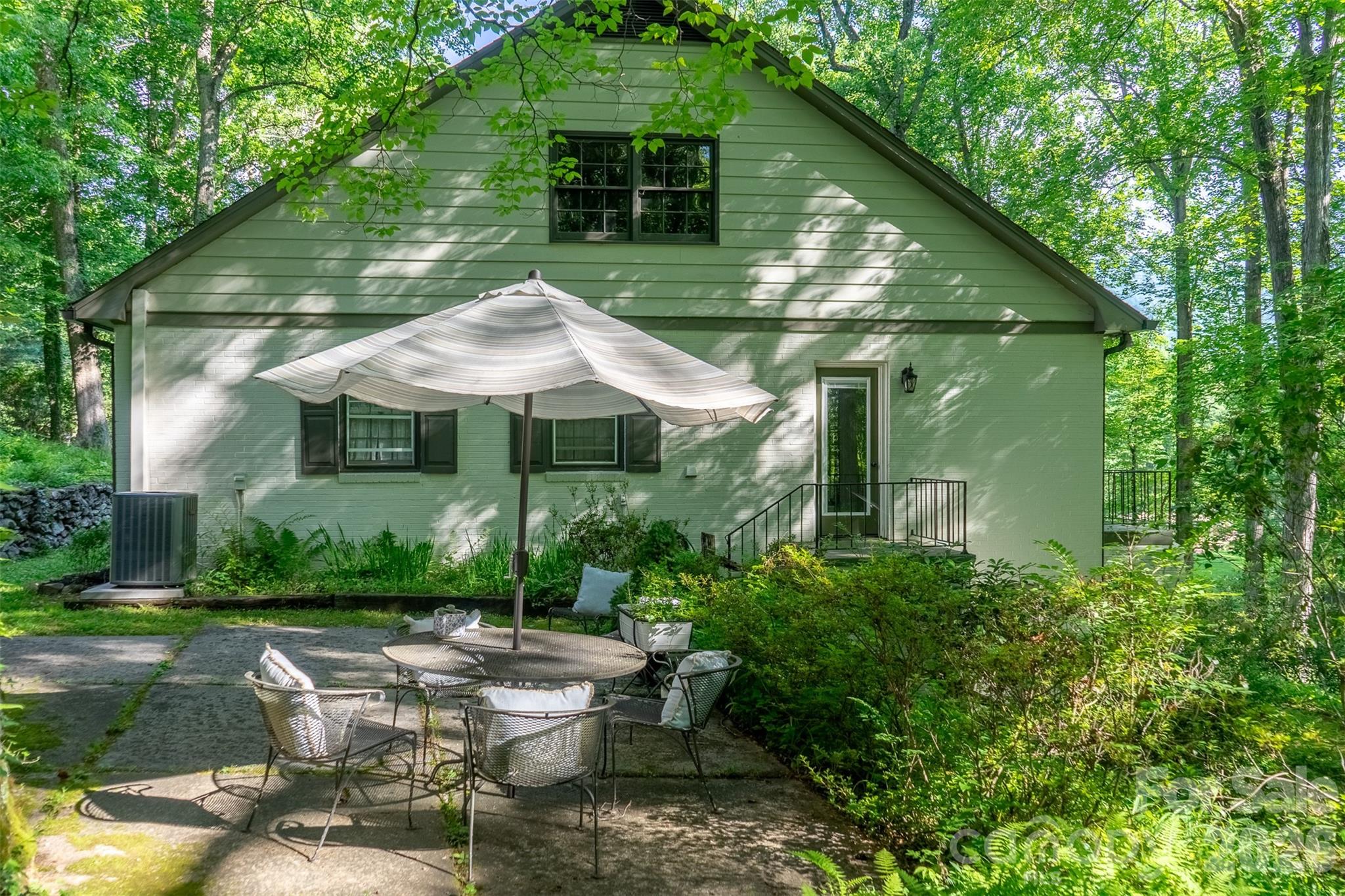 77 Oakwood Lane