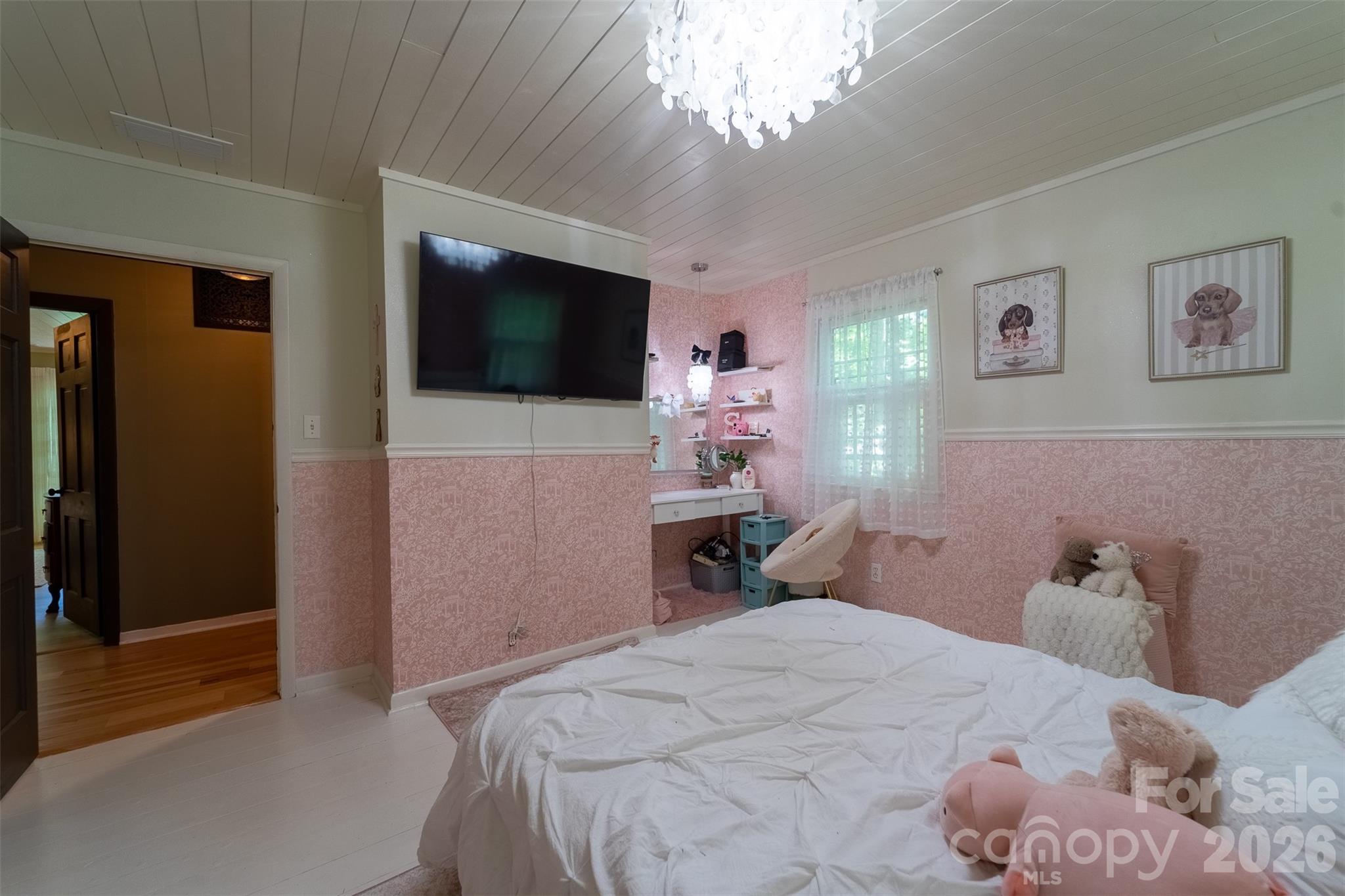 77 Oakwood Lane