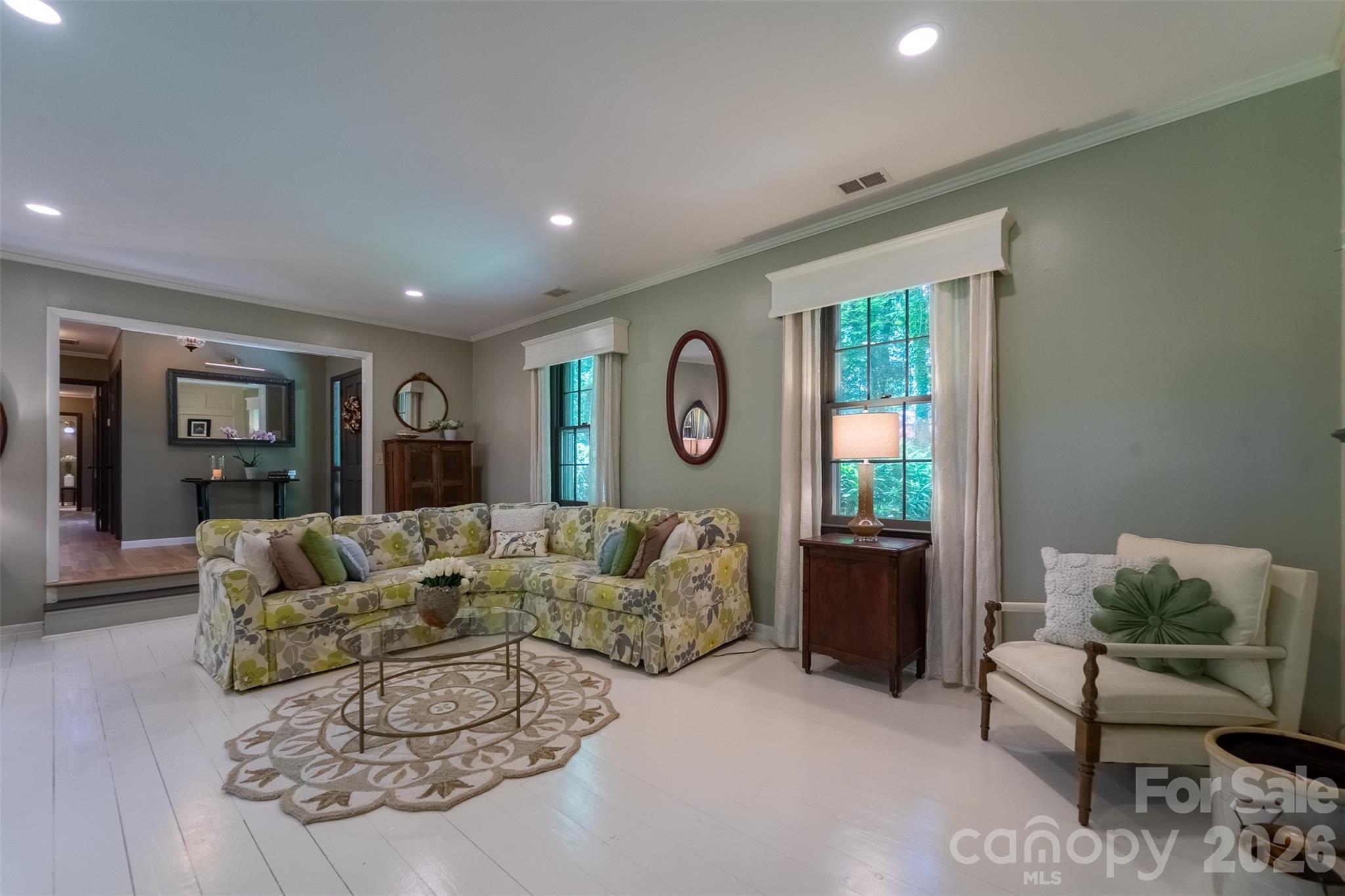 77 Oakwood Lane
