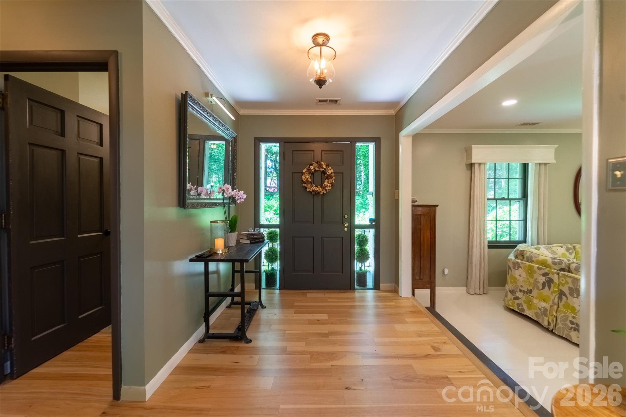 77 Oakwood Lane